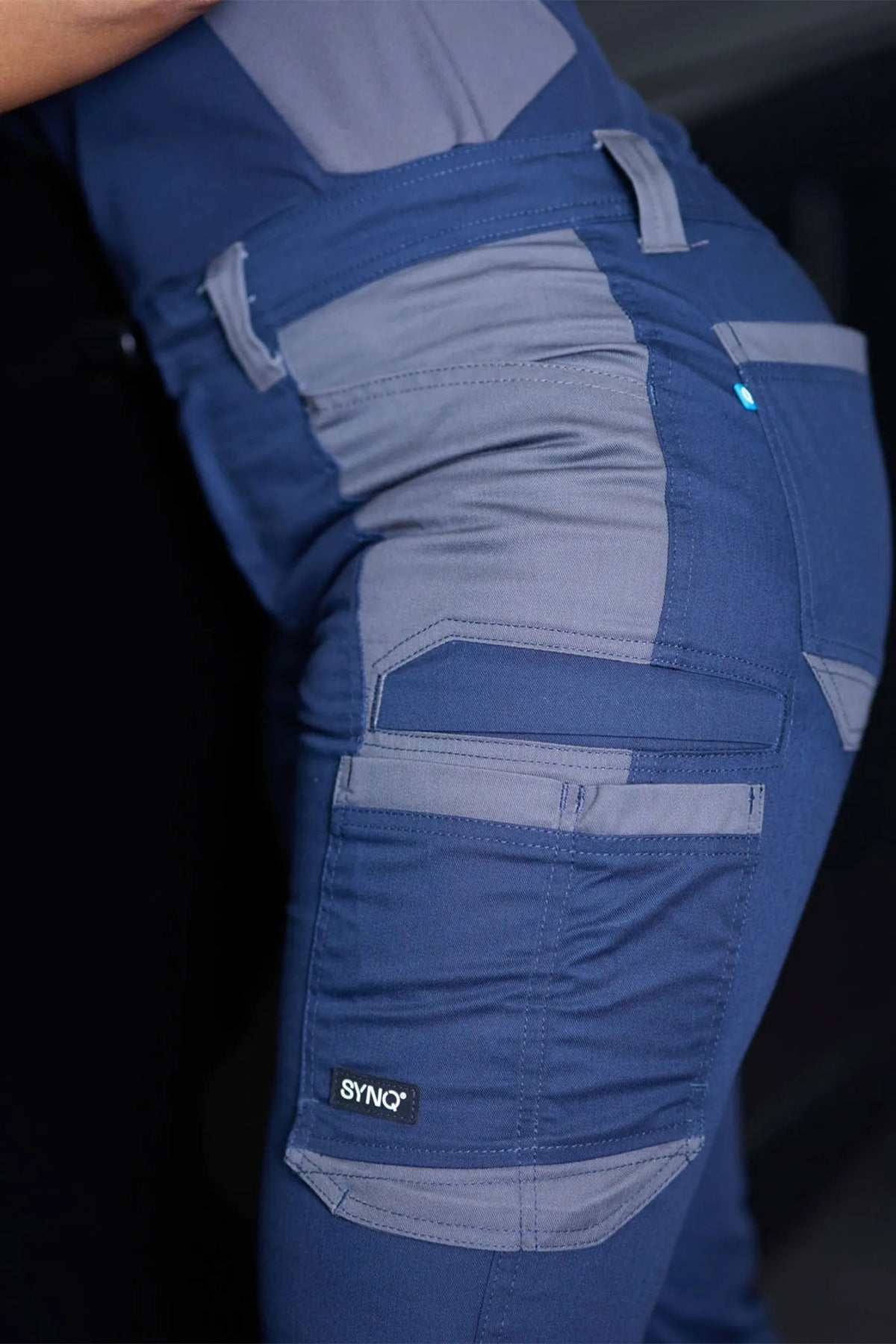 SYNQ Smasher Women in Navy blue/Anthracite grey, lifestyle photo