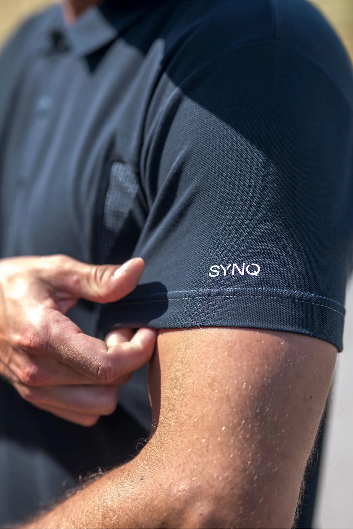 SYNQ Pitcher in Black, lifestyle photo