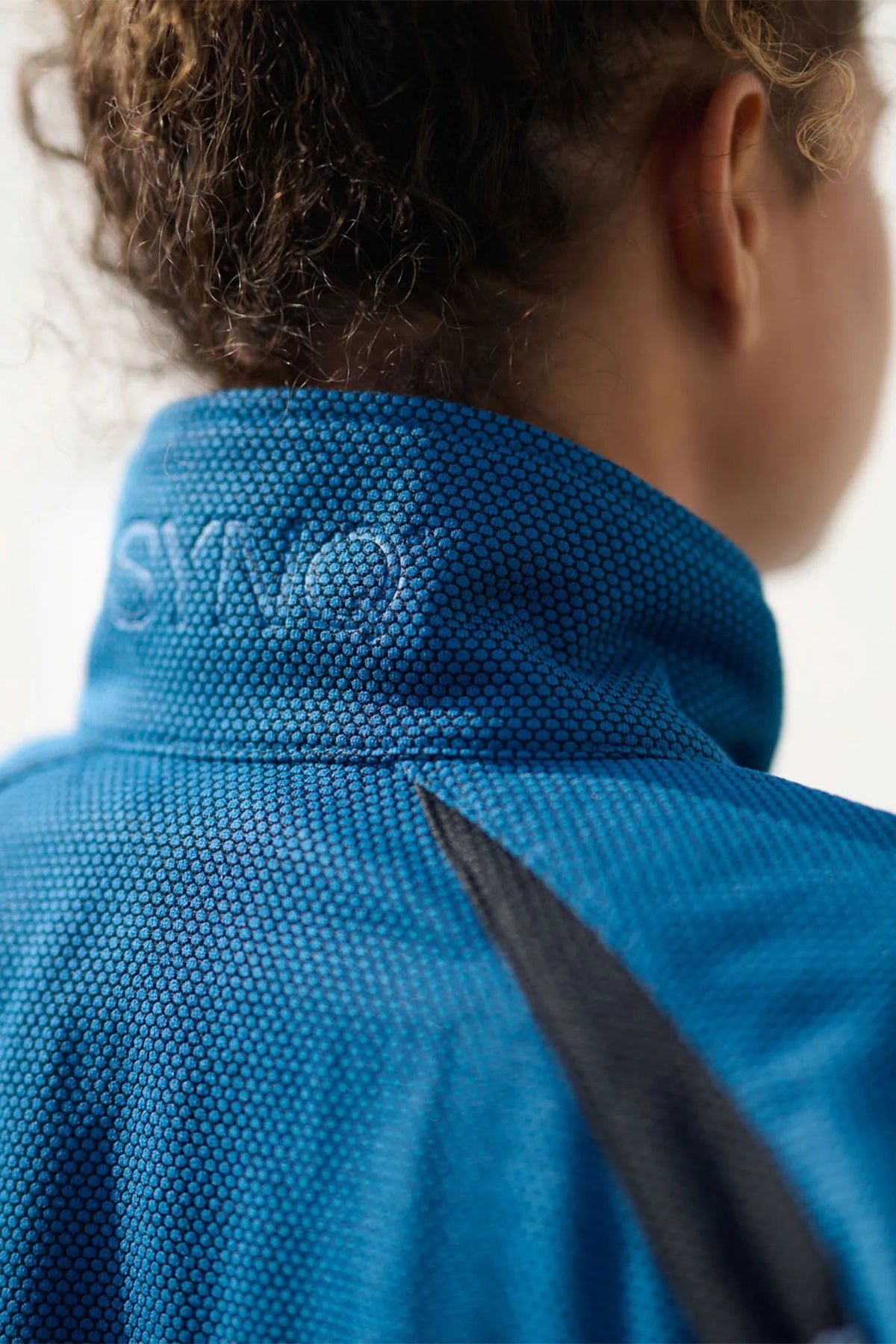 SYNQ Enqore Women in Petrol blue/Black, lifestyle photo