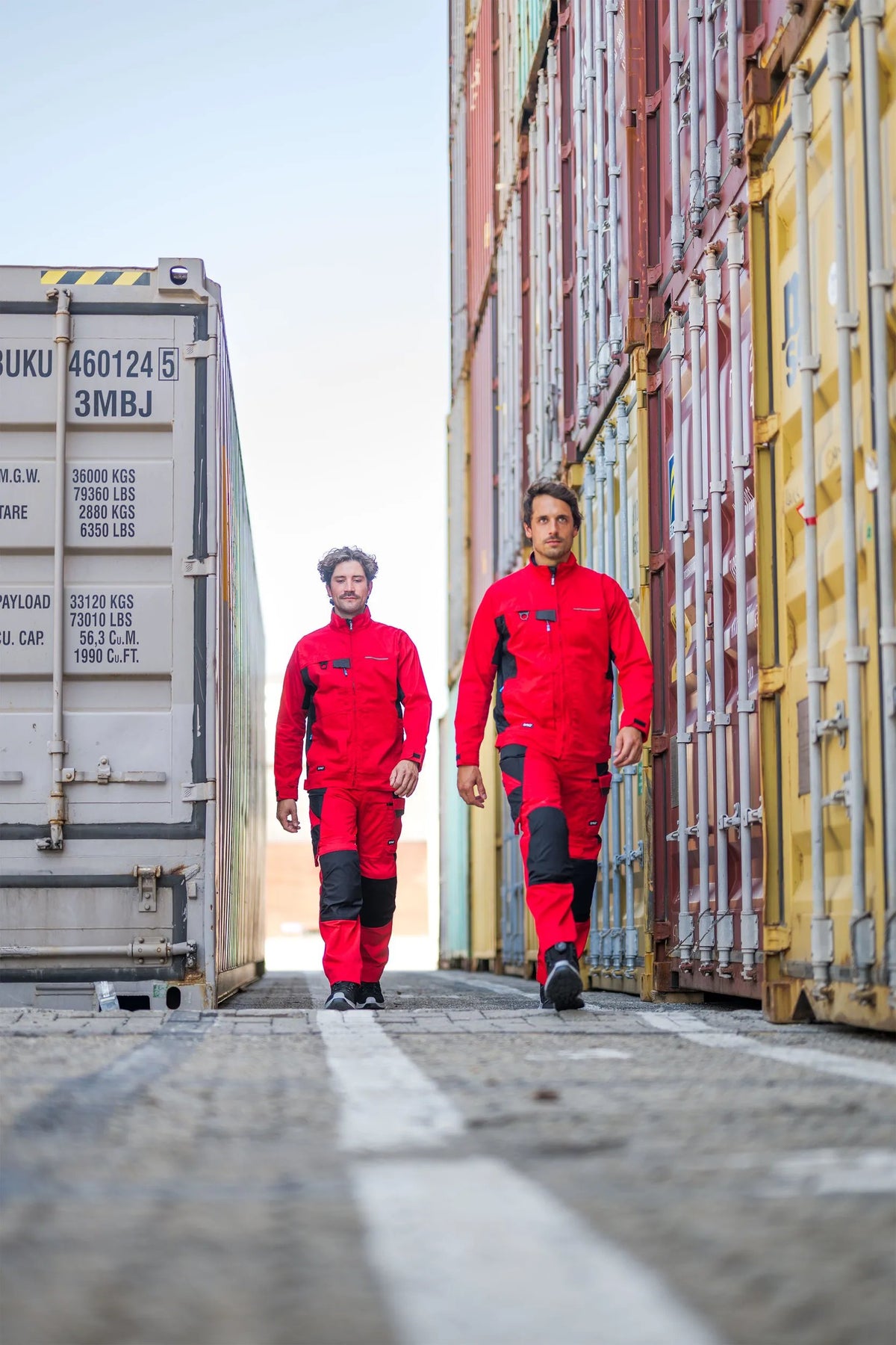 SYNQ Jockey in Red/Black, lifestyle photo