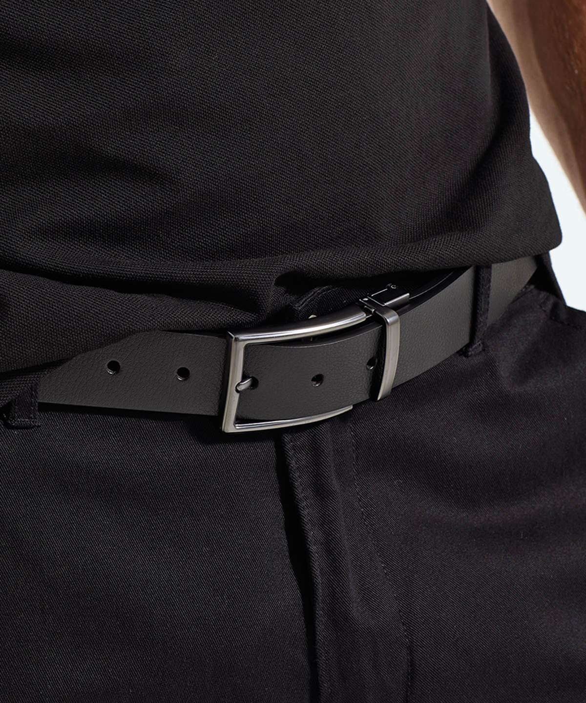 Asquith & Fox Men's two-way leather belt in Black/Brown, lifestyle photo