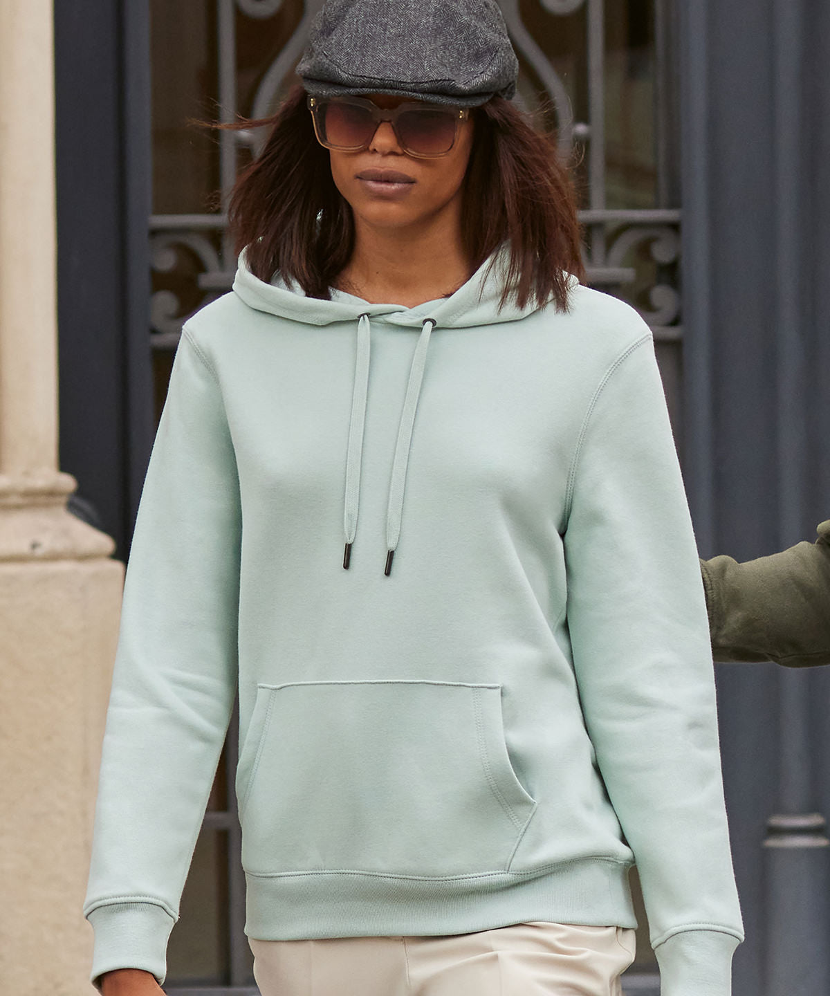 B&C Collection B&C Queen hooded, lifestyle photo
