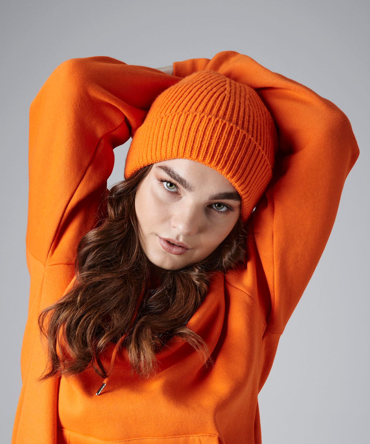 Beechfield Engineered knit ribbed beanie, lifestyle photo