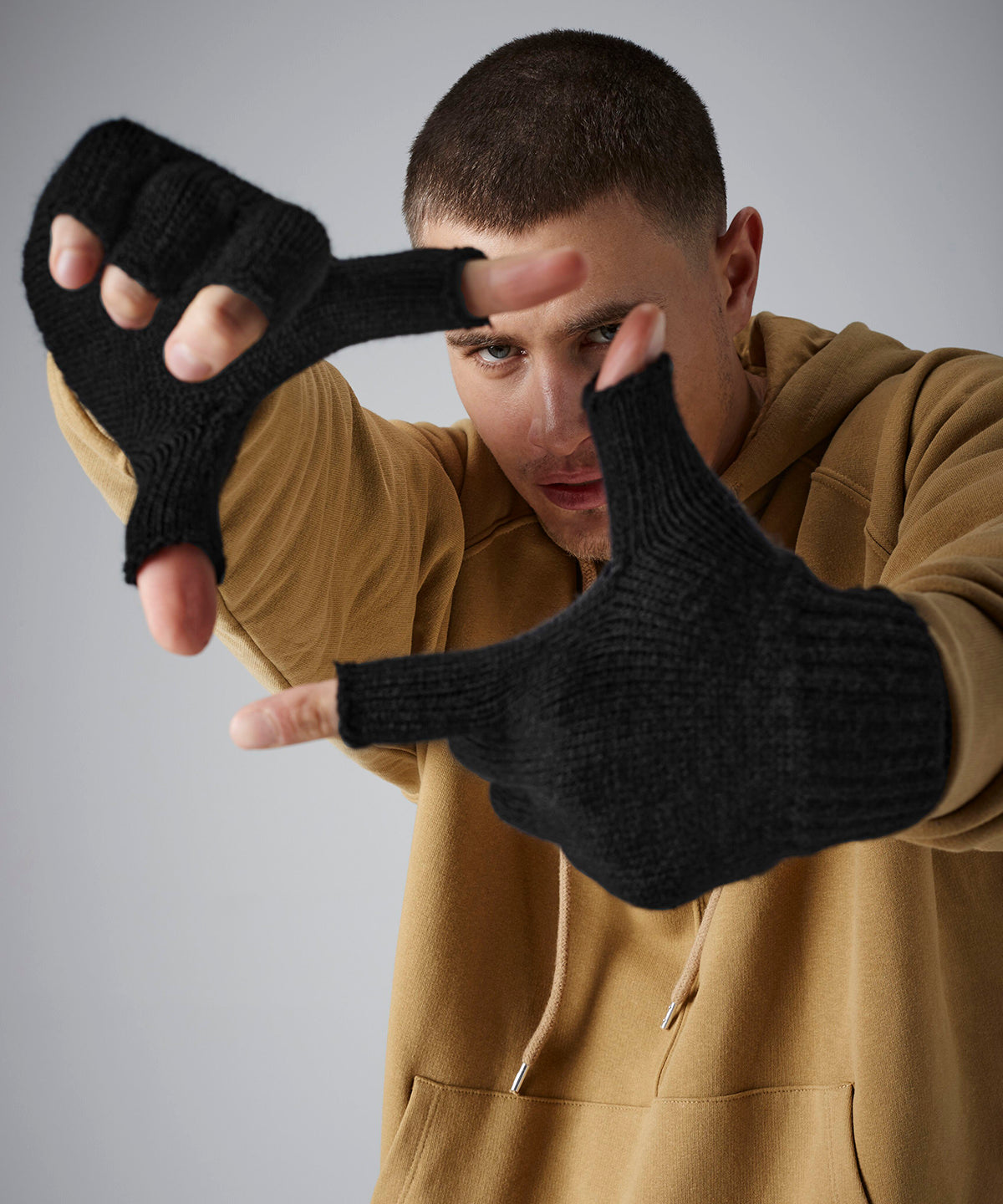 Beechfield Fingerless gloves in Black, lifestyle photo