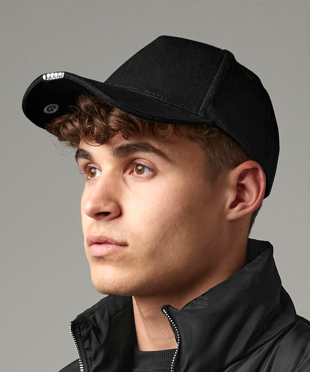 Beechfield LED light cap in Black, lifestyle photo