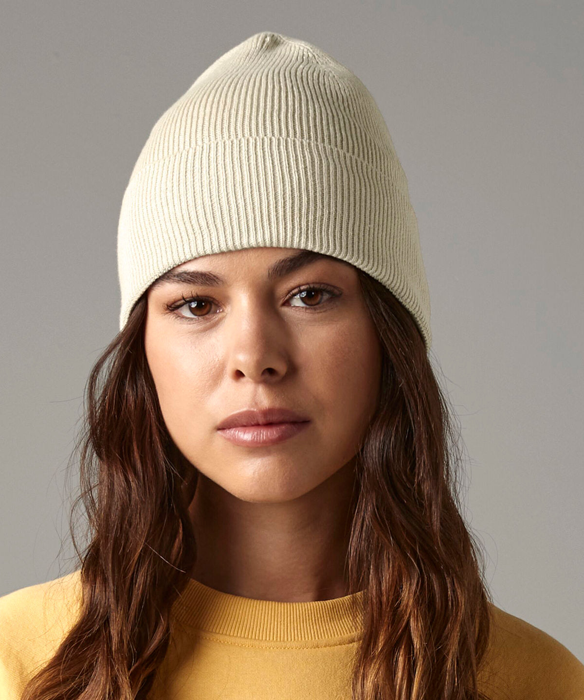 Beechfield Organic cotton fine knit beanie, lifestyle photo
