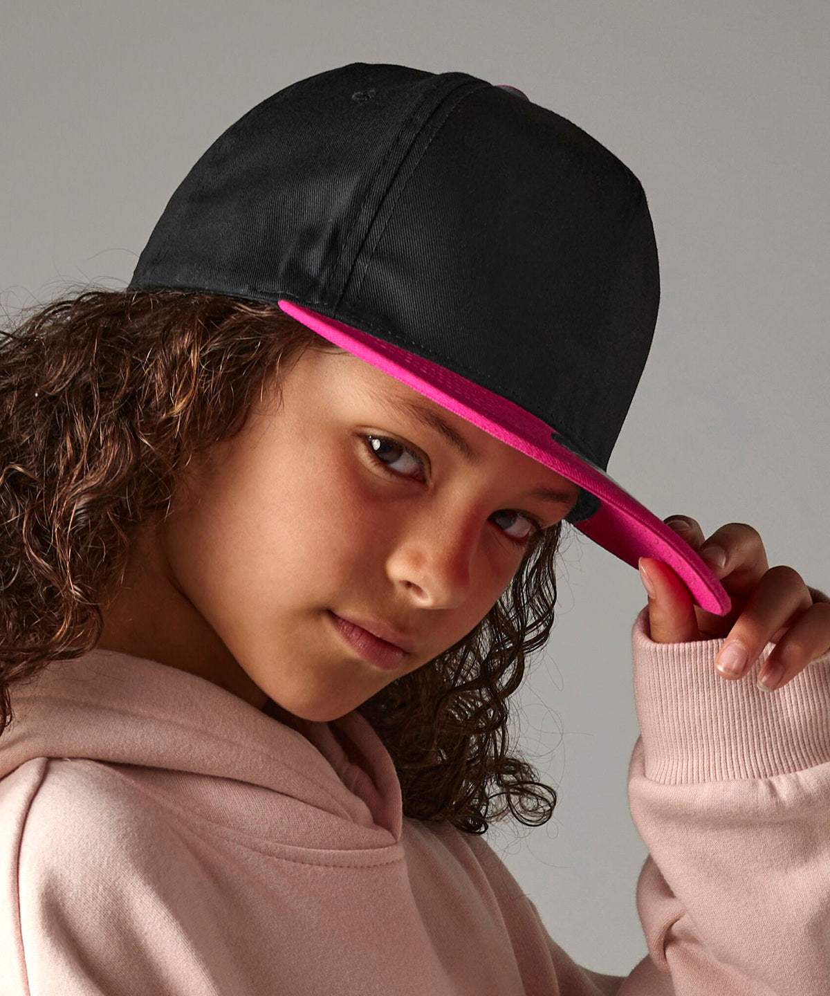 Beechfield Youth snapback, lifestyle photo
