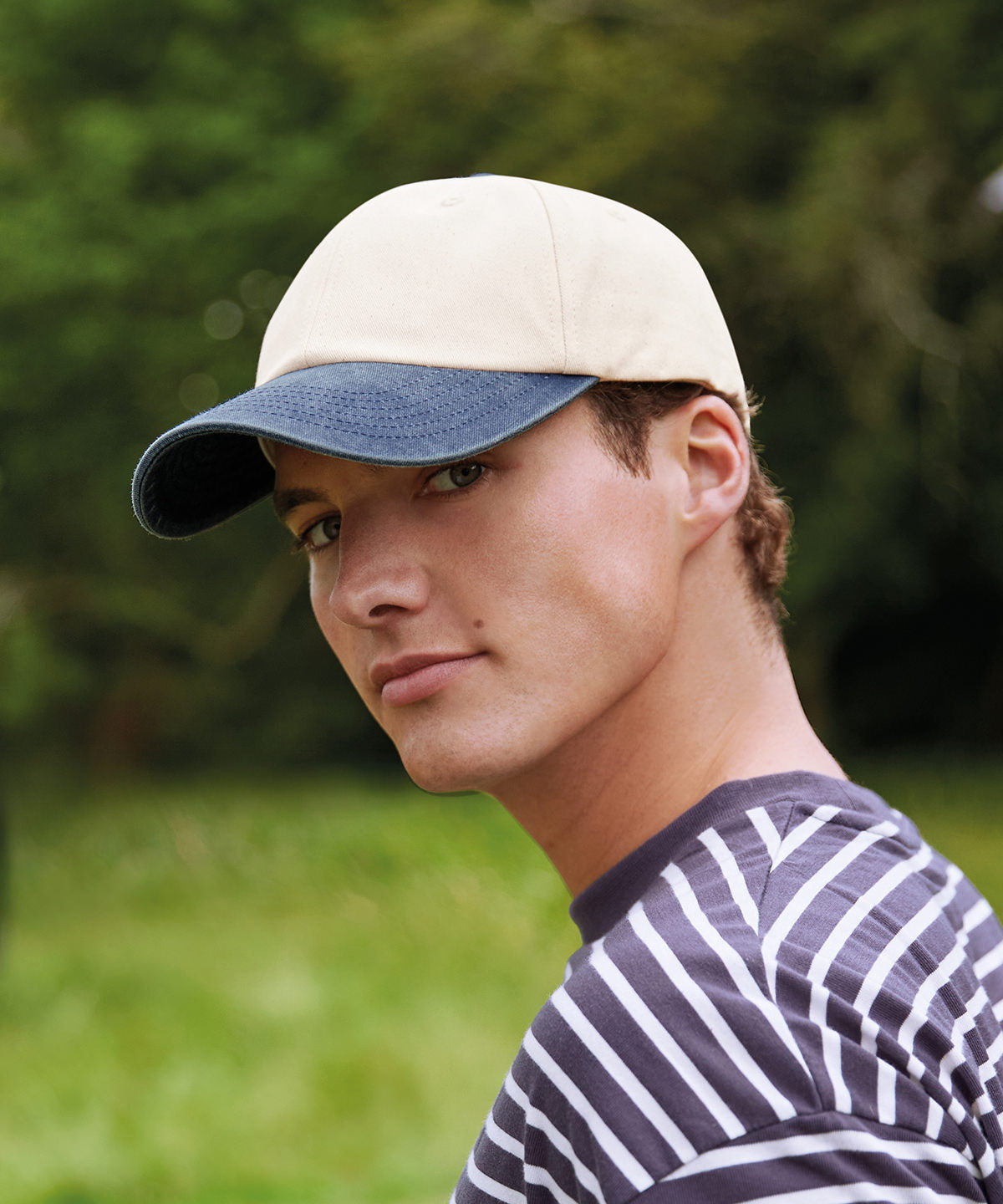 Beechfield Contrast peak low-profile vintage cap, lifestyle photo