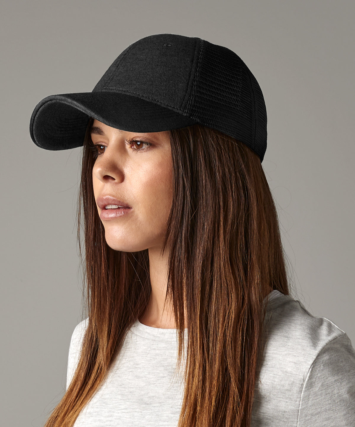 Beechfield Jersey athleisure trucker in Black, lifestyle photo