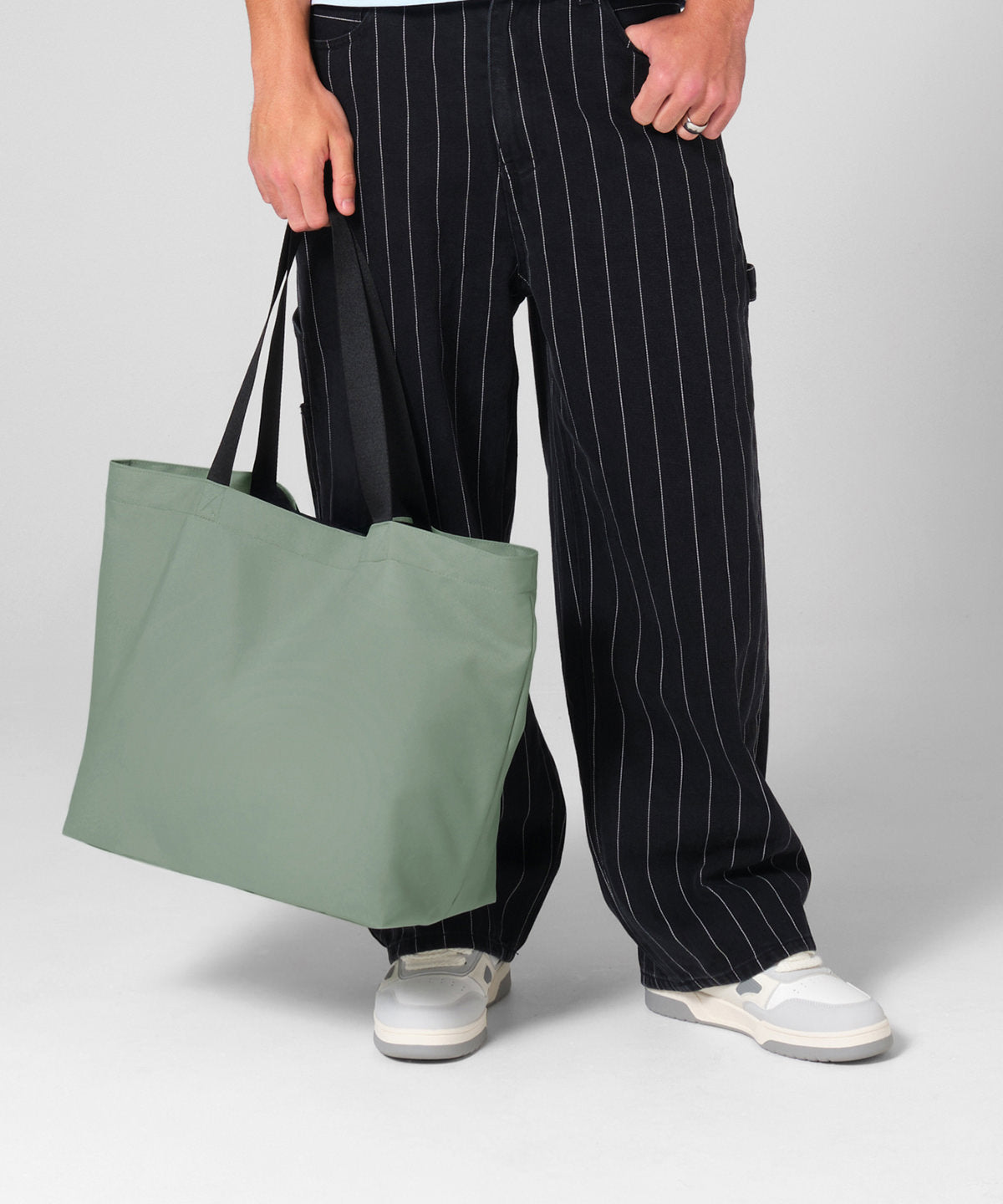 Bagbase Original carryall tote bag, lifestyle photo