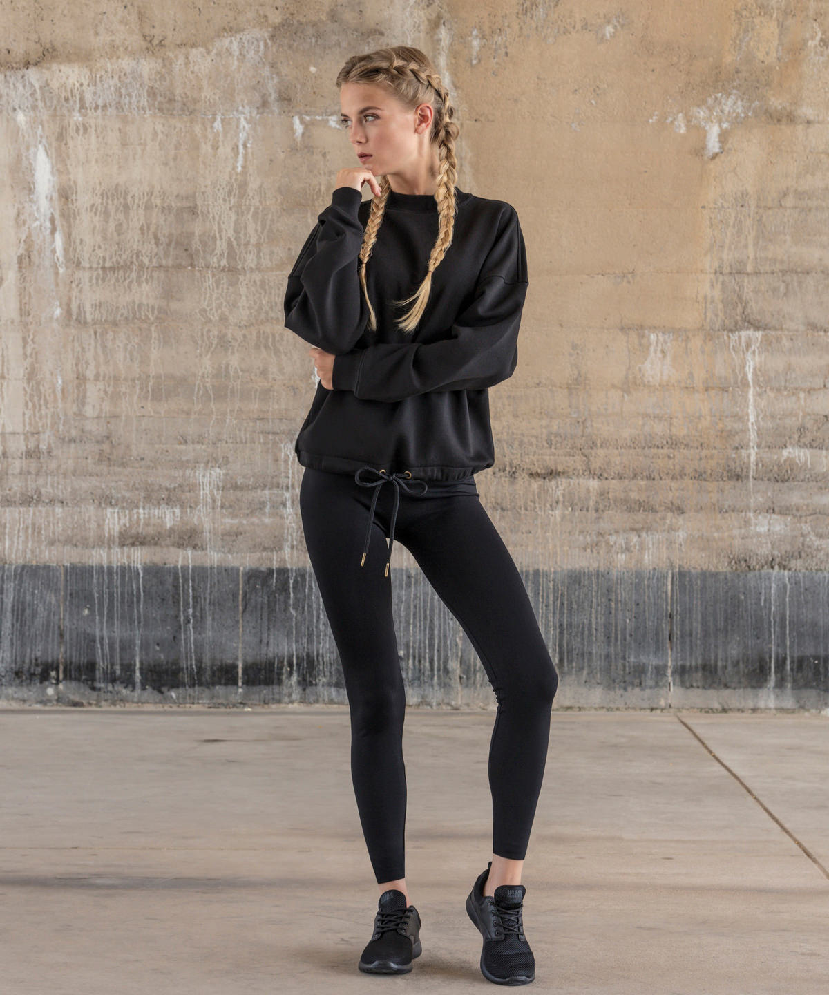 Build Your Brand Women's oversize crew neck, lifestyle photo