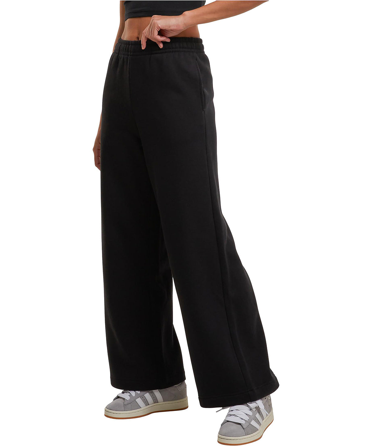 Build Your Brand Women’s wide-leg sweatpants, lifestyle photo