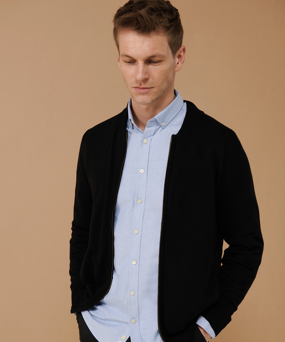 Henbury Unisex zip-through cardigan, lifestyle photo