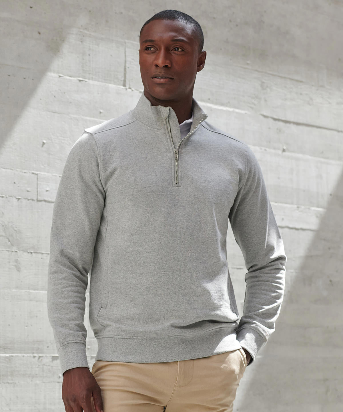 Henbury Unisex sustainable ¼-zip sweatshirt, lifestyle photo