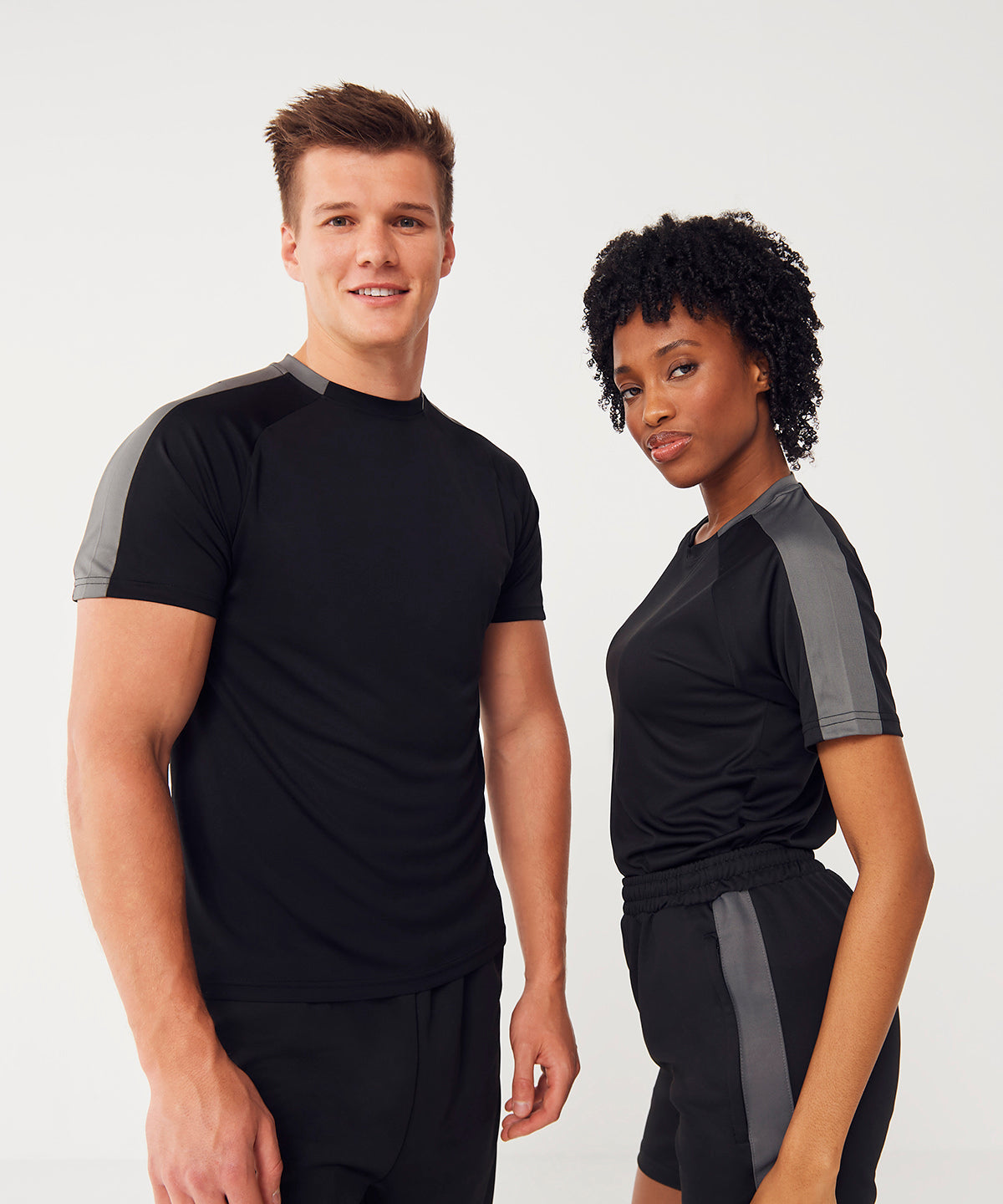 Finden & Hales Unisex team t-shirt, lifestyle photo