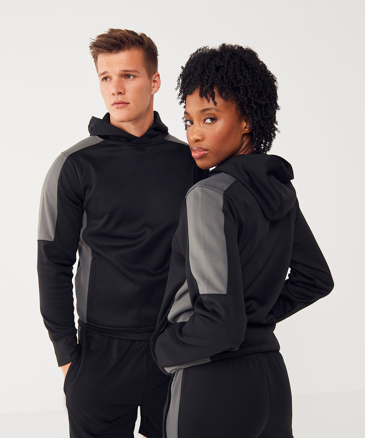 Finden & Hales Adults’ team hoodie, lifestyle photo