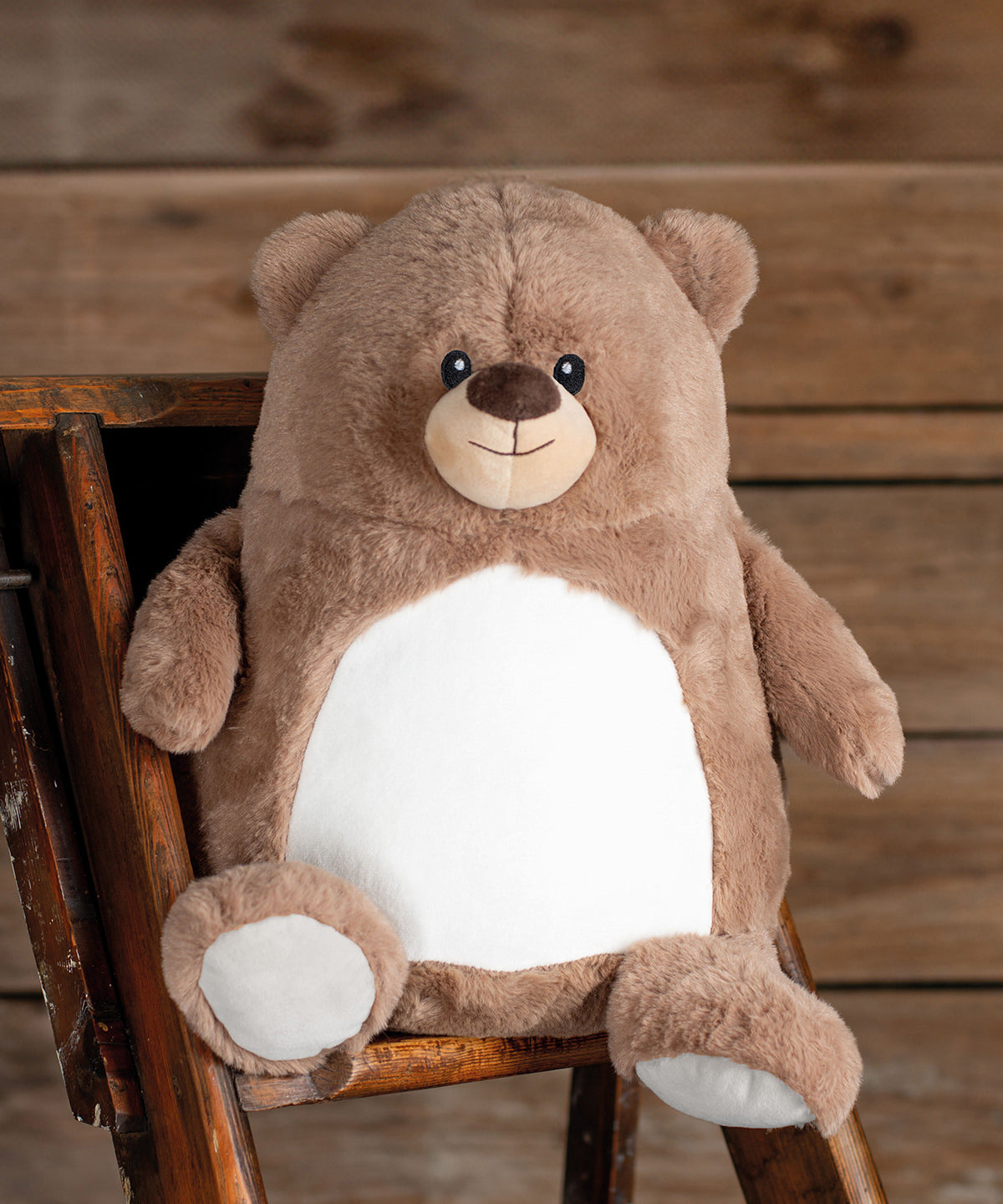 Mumbles Zippie brown bear, lifestyle photo