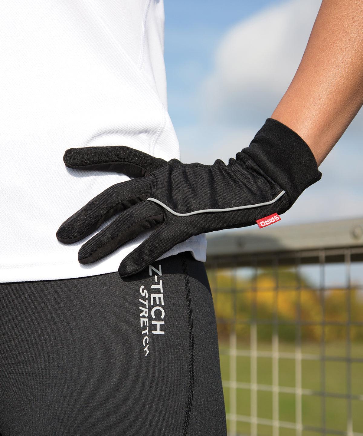 Spiro Elite running gloves in Black, lifestyle photo