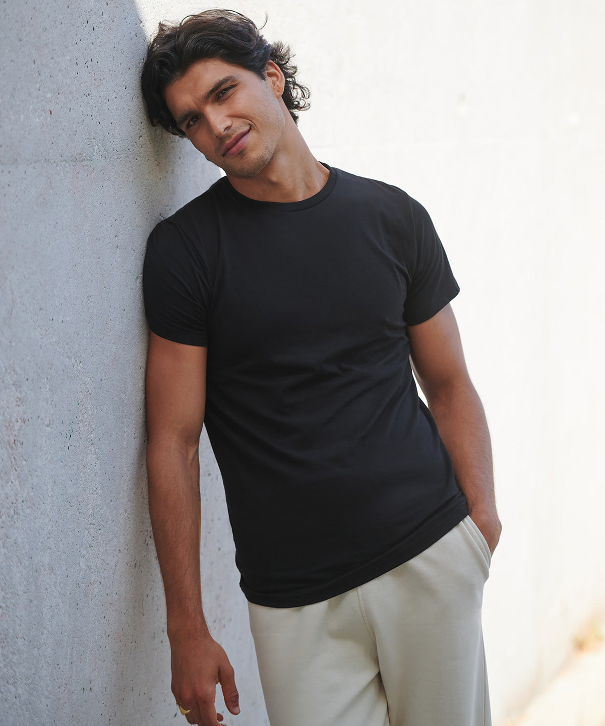 SF Men's feel good stretch t-shirt, lifestyle photo