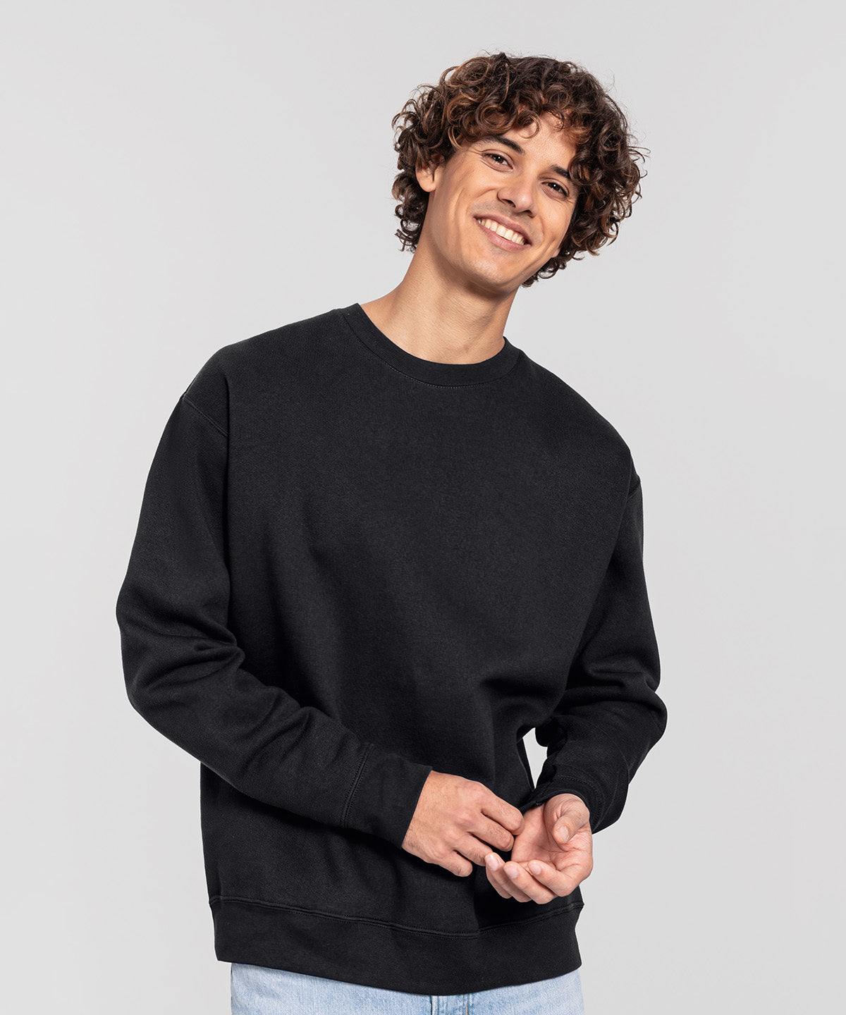 Fruit of the Loom Iconic premium set-in sweat, lifestyle photo