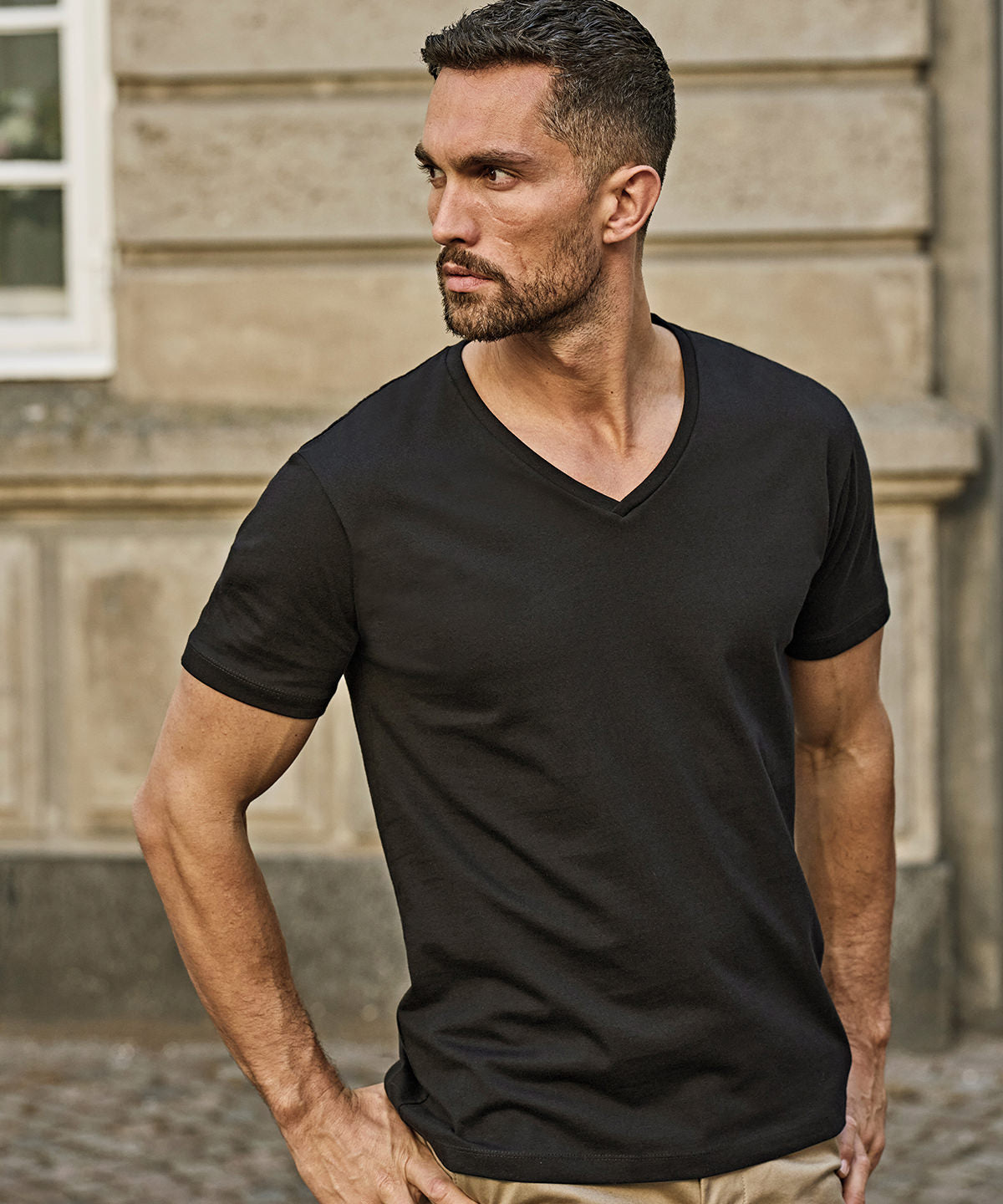 Tee Jays Fashion v-neck Sof tee, lifestyle photo