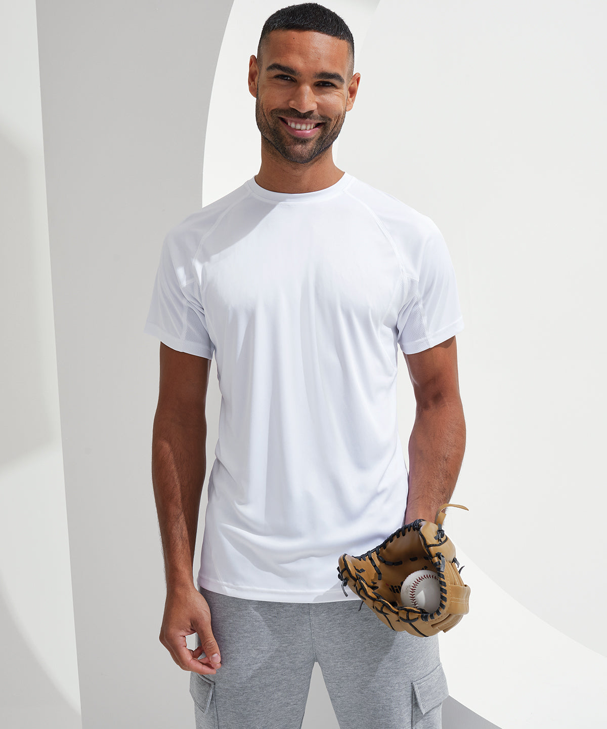 TriDri Men's panelled tech tee, lifestyle photo