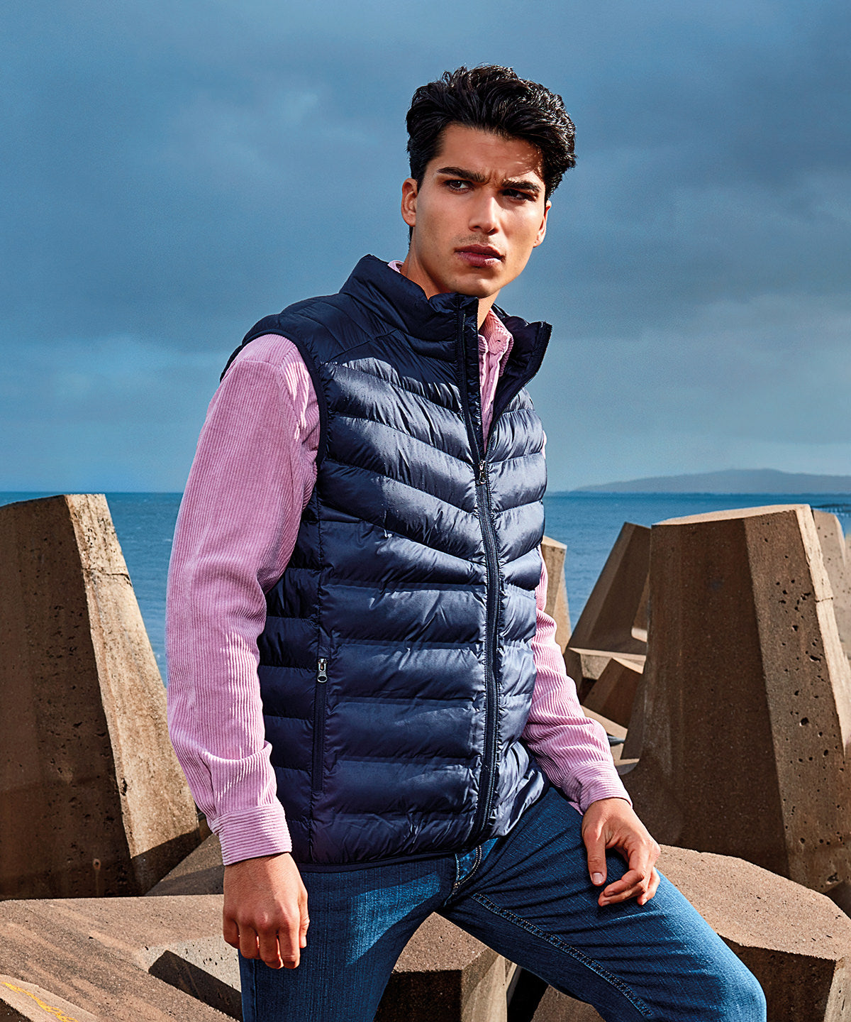 2786 Mantel moulded gilet, lifestyle photo