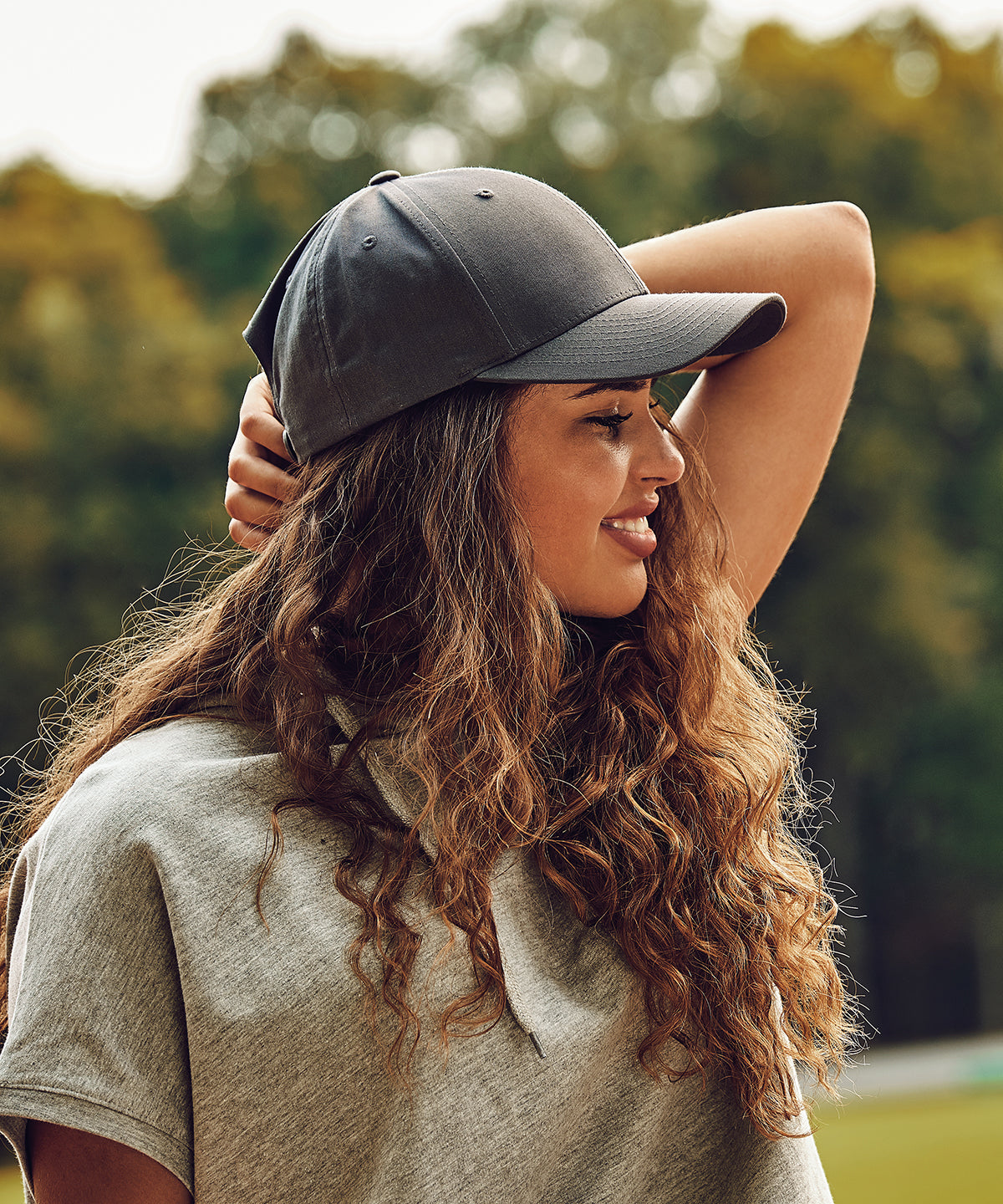 Flexfit by Yupoong Curved classic snapback (7706), lifestyle photo