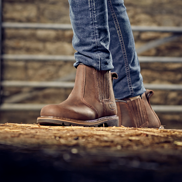 V12 Rancher V1261 safety boot in Brown – front
